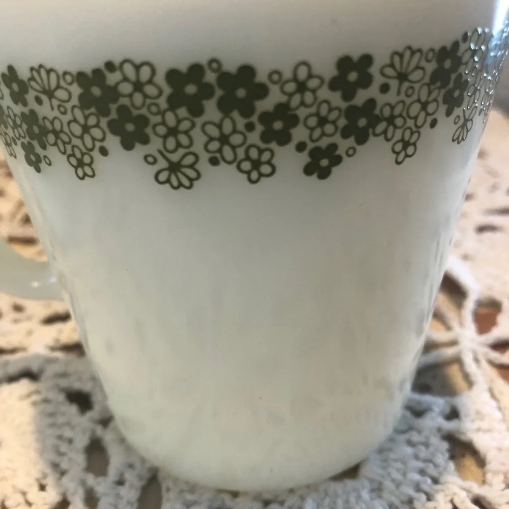 VTG Pyrex Daisy Coffee Mugs Set of 4 White/Green Mid Century Grandma’s Kitchen